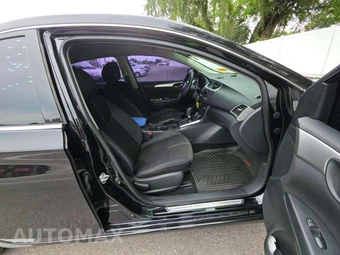 2017 Nissan Sentra S – miniatura 15