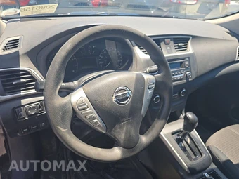 2017 Nissan Sentra S – miniatura 10