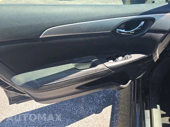 2017 Nissan Sentra S – miniatura 9