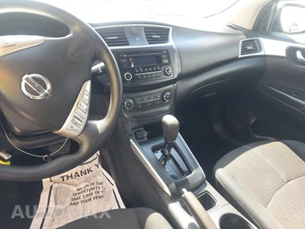 2017 Nissan Sentra S – miniatura 11