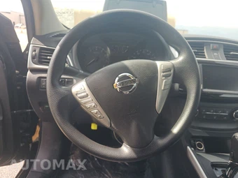 2017 Nissan Sentra S – miniatura 10