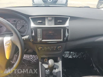 2017 Nissan Sentra S – miniatura 11