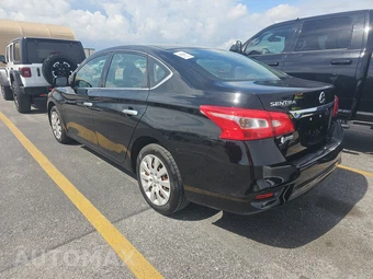 2017 Nissan Sentra S – miniatura 6