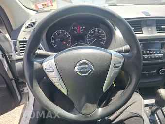 2017 Nissan Sentra S – miniatura 10
