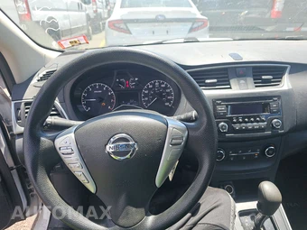 2017 Nissan Sentra S – miniatura 11