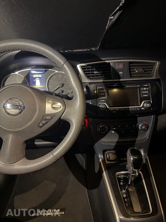 2017 Nissan Sentra SR - miniatura 5