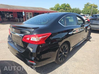 2017 Nissan Sentra SR – miniatura 3