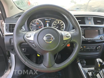 2017 Nissan Sentra SR - miniatura 10