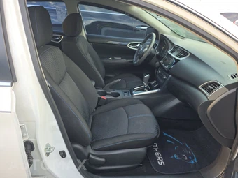 2017 Nissan Sentra SR - miniatura 8