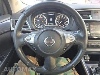 2017 Nissan Sentra SR – miniatura 10