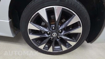 2017 Nissan Sentra SR – miniatura 29