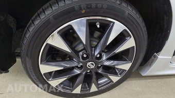 2017 Nissan Sentra SR – miniatura 35
