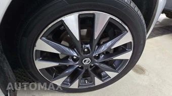 2017 Nissan Sentra SR – miniatura 38