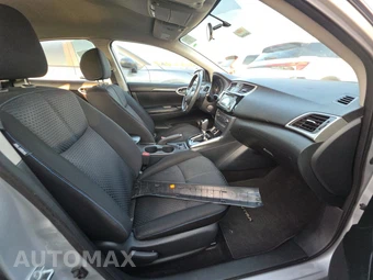 2017 Nissan Sentra SR – miniatura 8