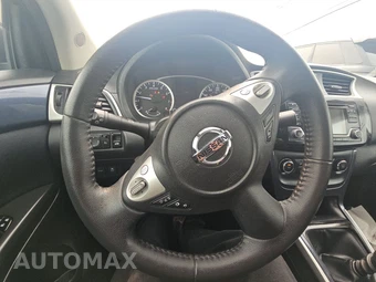 2017 Nissan Sentra SR TURBO – miniatura 10