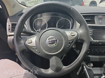 2017 Nissan Sentra SV – miniatura 10