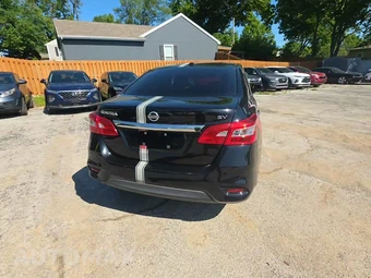 2017 Nissan Sentra SV – miniatura 4