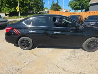 2017 Nissan Sentra SV – miniatura 5