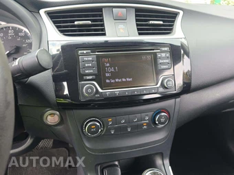 2017 Nissan Sentra SV – miniatura 10