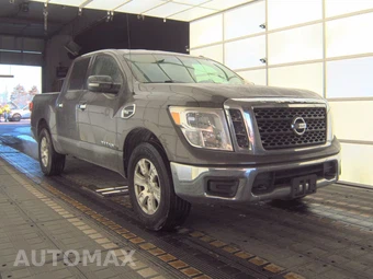 2017 Nissan TITAN - miniatura 3