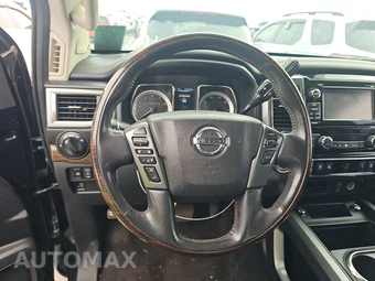 2017 Nissan TITAN Platinum Reserve Crew Cab Short Bed - miniatura 10