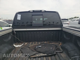 2017 Nissan TITAN Platinum Reserve Crew Cab Short Bed - miniatura 16