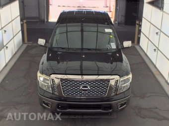 2017 Nissan TITAN Platinum Reserve Crew Cab Short Bed - miniatura 2