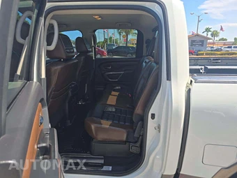 2017 Nissan TITAN Platinum Reserve Crew Cab Short Bed - miniatura 10
