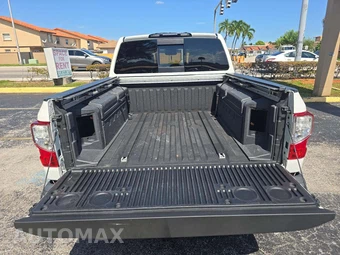 2017 Nissan TITAN Platinum Reserve Crew Cab Short Bed - miniatura 11