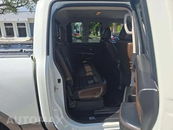 2017 Nissan TITAN Platinum Reserve Crew Cab Short Bed - miniatura 13