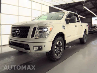 2017 Nissan TITAN PRO-4X Crew Cab Short Bed