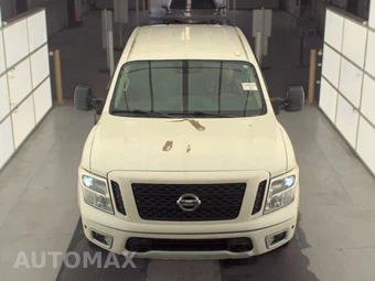2017 Nissan TITAN PRO-4X Crew Cab Short Bed - miniatura 2