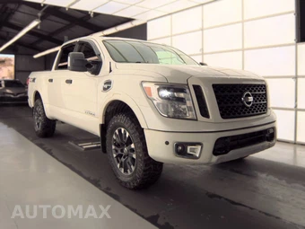 2017 Nissan TITAN PRO-4X Crew Cab Short Bed - miniatura 3
