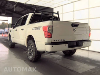 2017 Nissan TITAN PRO-4X Crew Cab Short Bed - miniatura 6