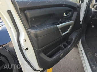 2017 Nissan TITAN PRO-4X Crew Cab Short Bed - miniatura 9