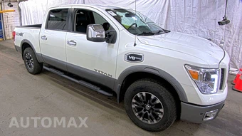 2017 Nissan TITAN PRO-4X Crew Cab Short Bed - miniatura 3
