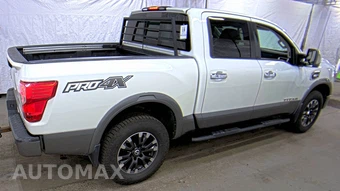 2017 Nissan TITAN PRO-4X Crew Cab Short Bed - miniatura 4