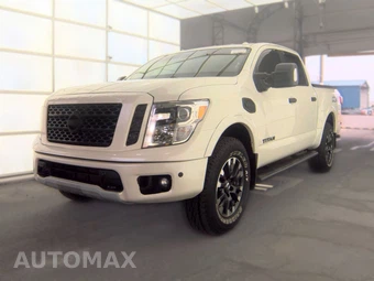 2017 Nissan TITAN PRO-4X Crew Cab Short Bed