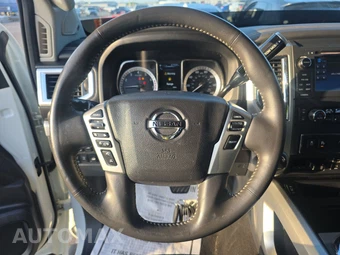2017 Nissan TITAN PRO-4X Crew Cab Short Bed - miniatura 10
