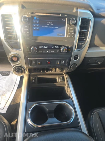 2017 Nissan TITAN PRO-4X Crew Cab Short Bed - miniatura 11
