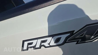 2017 Nissan TITAN PRO-4X Crew Cab Short Bed - miniatura 20