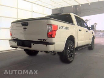 2017 Nissan TITAN PRO-4X Crew Cab Short Bed - miniatura 4