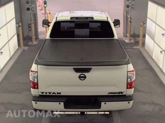 2017 Nissan TITAN PRO-4X Crew Cab Short Bed - miniatura 5