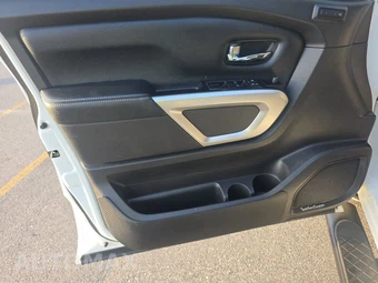 2017 Nissan TITAN PRO-4X Crew Cab Short Bed - miniatura 9
