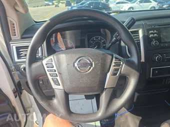 2017 Nissan TITAN S Crew Cab Short Bed - miniatura 10