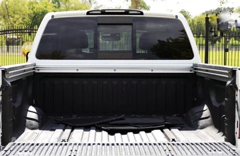 2017 Nissan TITAN SL Crew Cab Short Bed - miniatura 18