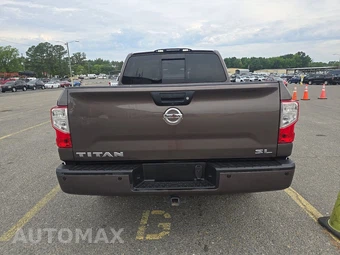 2017 Nissan TITAN SL Crew Cab Short Bed - miniatura 5