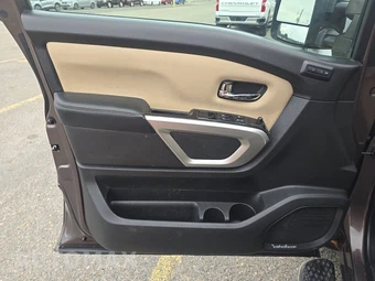 2017 Nissan TITAN SL Crew Cab Short Bed - miniatura 9