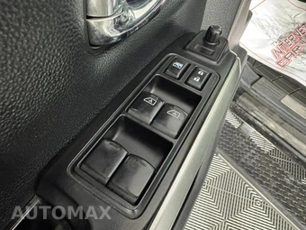 2017 Nissan TITAN SV Crew Cab Short Bed - miniatura 35