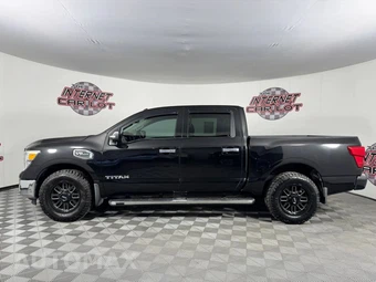 2017 Nissan TITAN SV Crew Cab Short Bed - miniatura 4